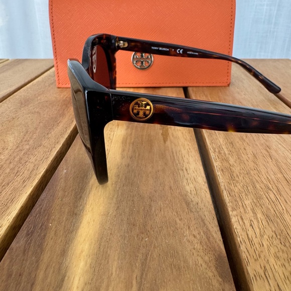 Tory Burch Tortoise Cat Eye Sunglasses Brown Gradient + Case - Picture 3 of 6